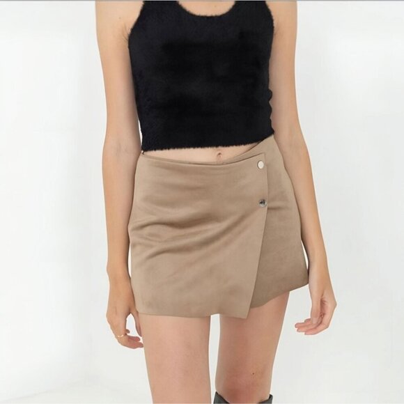 Charlotte Russe ✦ Suede Wrap Skort ✦ Blush Pink Suede Metallic Button Accent S - Picture 1 of 12